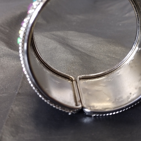 Silver tone Bracelet spring hinge embellished with colorful tiny stones - Picture 5 of 7